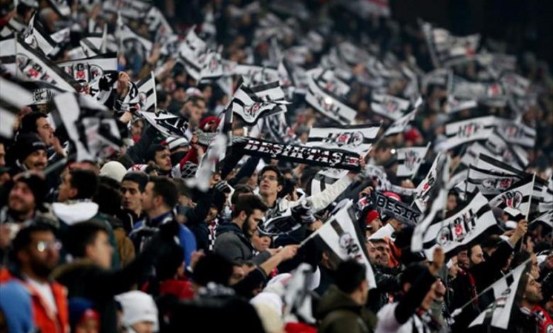 Müslüm Gülhan: Amed ve Çarşı üzerinden taraftarlığın sosyopolitik tavrı 1 NationalTurk yorumcusu Müslüm Gülhan bu hafta ki BirGün gazetesinde ki köşesinde taraftarlığın sosyopolitik tavrı konusunu ele aldı.