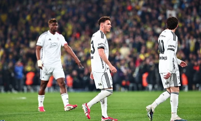 Fenerbahçe’ye deplasmanda 1-0 kaybeden Beşiktaş, bu sezon Süper Lig’de Galatasaray ve Fenerbahçe karşısında galibiyet elde edemedi.