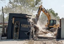Kuruçeşme’de Boğaz kıyısında hizmet veren Kaburgacı Cabbar isimli işletme, kaçak yapılaşma gerekçesiyle İstanbul Büyükşehir Belediyesi ekipleri tarafından yıkıldı.