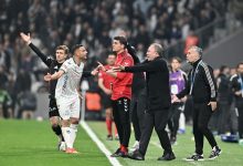 Kupaya veda eden Beşiktaş’ta taraftarlar maçın ardından yönetimi ve teknik direktör Sergen Yalçın’ı istifaya davet etti.