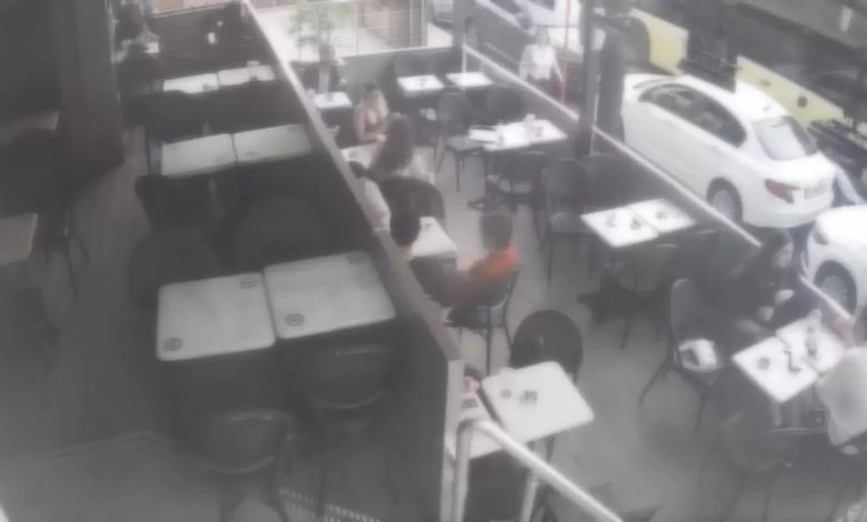 İstanbul Etiler’de faaliyet gösteren bir restoran, arkadaşlık uygulamaları üzerinden kurulan ilişkilerle müşterilerin işletmeye yönlendirildiği ve ardından fahiş hesap çıkarıldığı iddialarıyla polis takibine alındı.