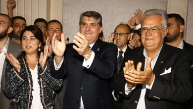 Serdal Adalı yönetimini tanıttı, İzmirli İş adamı Ahmet Akçelik Adalı'nın listesinde 33 Serdal Adalı yönetimini tanıttı, İzmirli İş adamı Ahmet Akçelik Adalı'nın listesinde