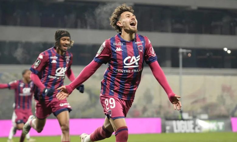 Beşiktaş’ta İlhan Fakılı hamlesi! Genç futbolcu İstanbul’a geliyor 1 Beşiktaş, transfer görüşmelerini tamamlamak için Fransa 2. Lig ekibi Clermont’ta forma giyen İlhan Fakılı’yı İstanbul’a getiriyor.