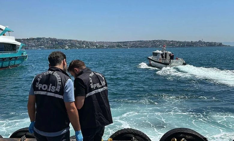 Beşiktaş İskelesi açıklarında kadın cesedi bulundu 1 İstanbul Beşiktaş’ta iskele açıklarında denizde hareketsiz halde bulunan kadının hayatını kaybettiği belirlendi.