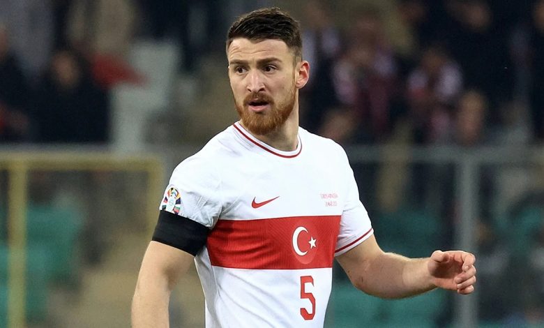 Beşiktaş’ta Salih Özcan için geri sayım! Bu akşam İstanbul’da 1 Beşiktaş, serbest statüde bulunan milli futbolcu Salih Özcan ile prensip anlaşmasına varıldığını ve 27 yaşındaki oyuncunun bu akşam İstanbul’a geleceğini açıkladı.