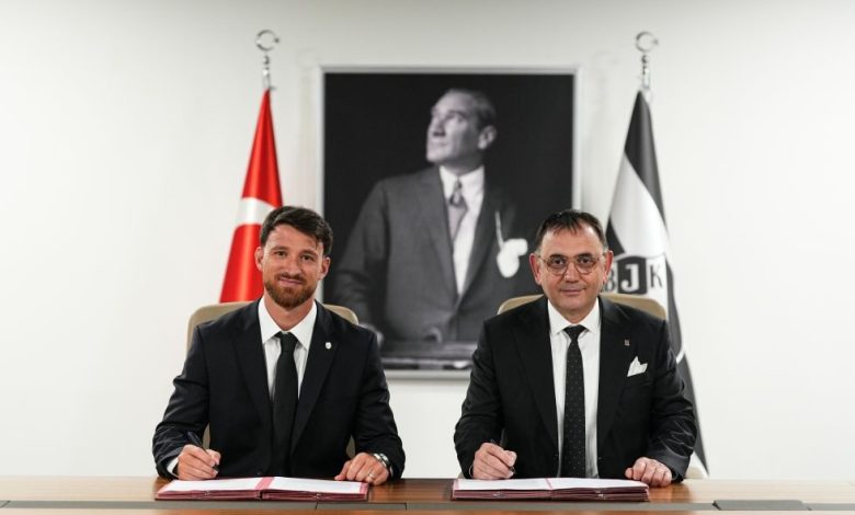 Beşiktaş Salih Özcan transferini açıkladı 1 Beşiktaş, serbest statüde bulunan milli futbolcu Salih Özcan ile 3+1 yıllık sözleşme imzalandığını duyurdu.