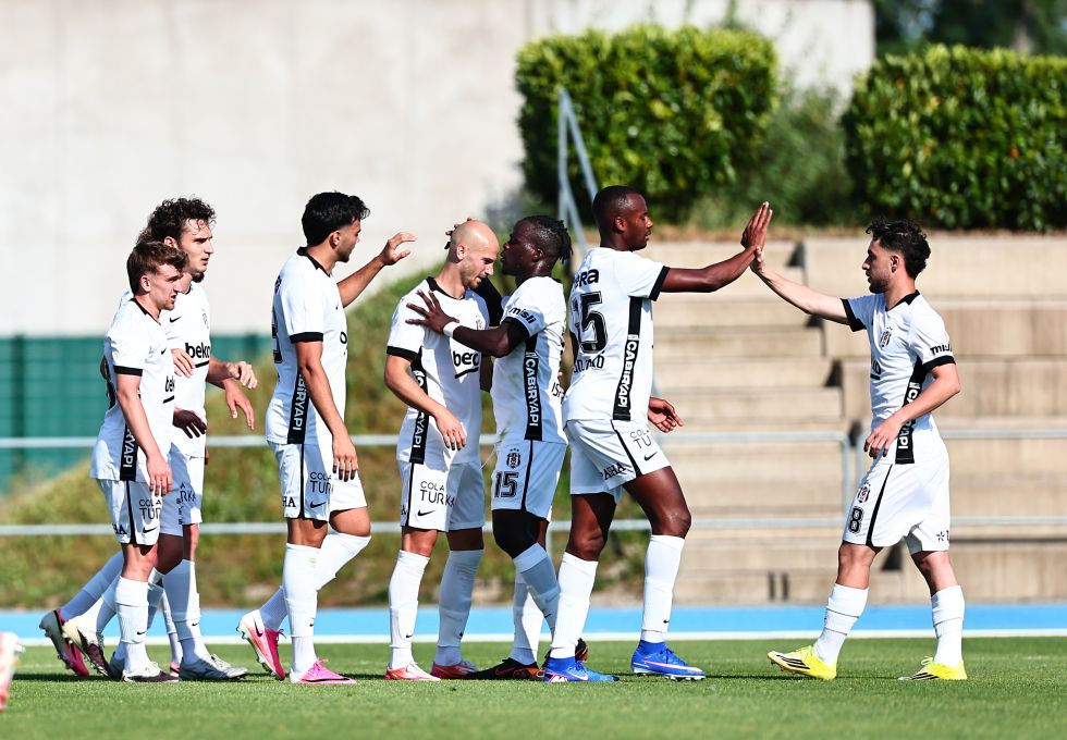 Beşiktaş'ta gençler sahne aldı 2 bjk2