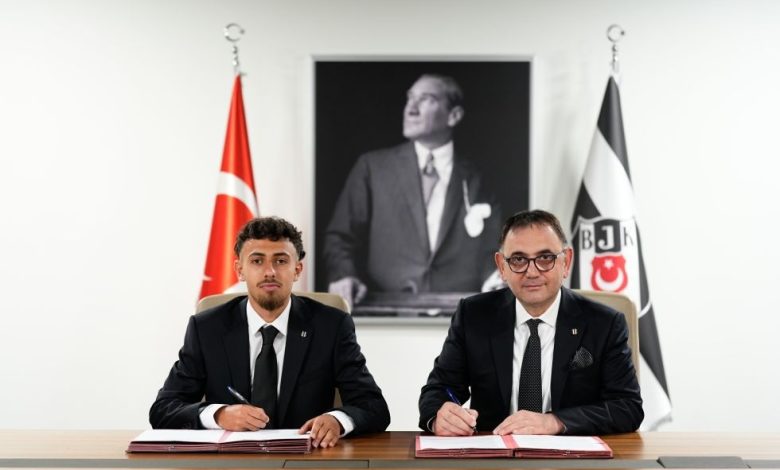 İlhan Fakılı’dan Beşiktaş taraftarına mesaj 1 Beşiktaş’ın yeni oyuncusu İlhan Fakılı, siyah-beyazlı formayla çok iyi bir sezon geçirmek ve şampiyonluk yaşamak istediğini söyledi.