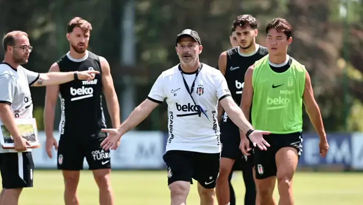 Beşiktaş Teknik Direktörü Vincenzo Italiano ve Orkun Kökçü, UEFA Avrupa Ligi 2. Ön Eleme Turu'nda perşembe günü oynanacak Midtjylland maçı öncesi açıklamalar yaptı.