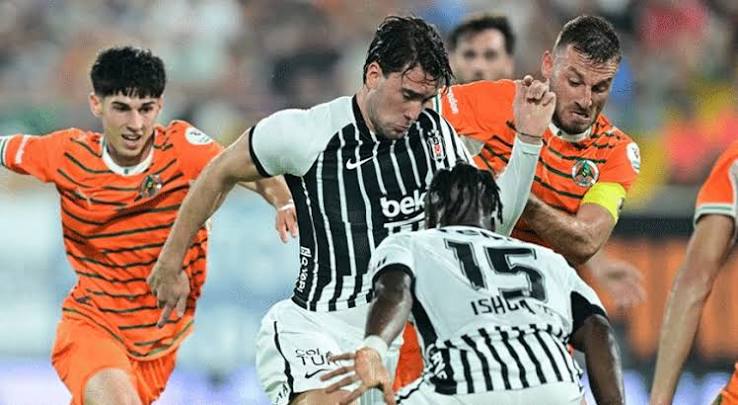 “Beşiktaş’ın kendi hikayesini yeniden yazması gerekiyor.” 2 Beşiktaş Kongre Üyesi Süleyman Korkmaz, Alanyaspor maçını ve Beşiktaş'ın genel durumunu değerlendirdi