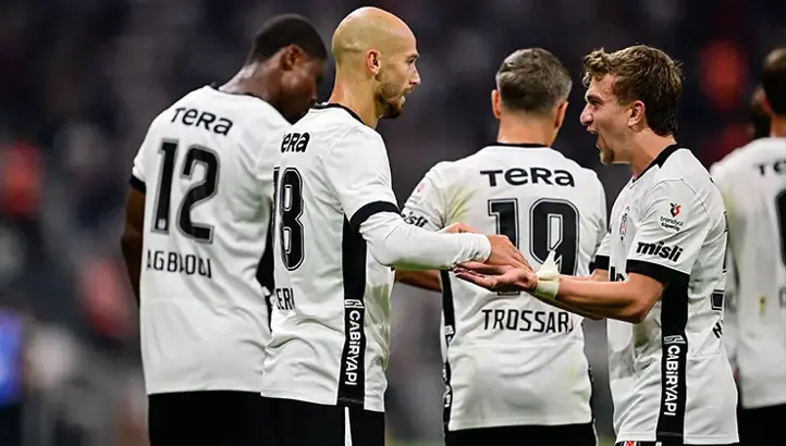 Beşiktaş sezona üç puanla başladı 1 Beşiktaş sezonun açılış maçında Vaclav Cerny'nin ayağından bulduğu golle Eyüpspor'u 1-0 mağlup etti