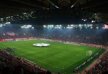 Pire'de Karaiskakis Stadyumu'nun sahasi ve tribunleri