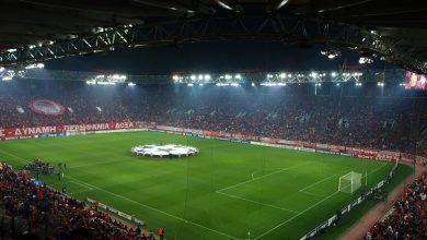 Yunan Derbisi: 90 Şampiyonluğun 82'si Üç Kulüpte 1 Pire'de Karaiskakis Stadyumu'nun sahasi ve tribunleri