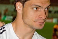 Yunanistan'ın 2004 Avrupa Şampiyonluğu: Rehhagel'in Planı 2 2004 Avrupa Şampiyonası finalinin gol atan oyuncusu Angelos Haristeas