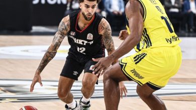 39.Erkekler Cumhurbaşkanlığı Kupası’nda Beşiktaş, Sinan Erdem Spor Salonu’nda karşılaştığı Fenerbahçe’ye 72-59 yenildi. Siyah-beyazlılar ikinci yarıda farkı azaltmaya çalışsa da ilk devrede oluşan 19 sayılık farkı kapatamadı.