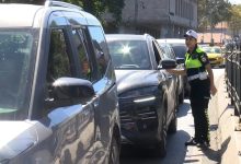Beşiktaş Meydanı’nda polis ekipleri, yaya geçitlerinde dron destekli trafik denetimi gerçekleştirdi.
