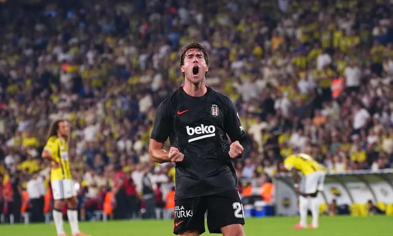 Dusan Vlahovic'in cezası açıklandı 1 Fenerbahçe ile oynanan derbi maçında galibiyeti getiren Dusan Vlahovic, maçta yaşanan olaylar sebebiyle 1 maç ceza aldı
