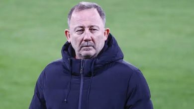 Sergen Yalçın’dan Fenerbahçe’ye sert eleştiri 1 Beşiktaş’ın Fenerbahçe’yi 2-1 mağlup ettiği derbiyi değerlendiren Sergen Yalçın, sarı-lacivertlilerin orta saha yapısını ve hücum organizasyonunu eleştirdi