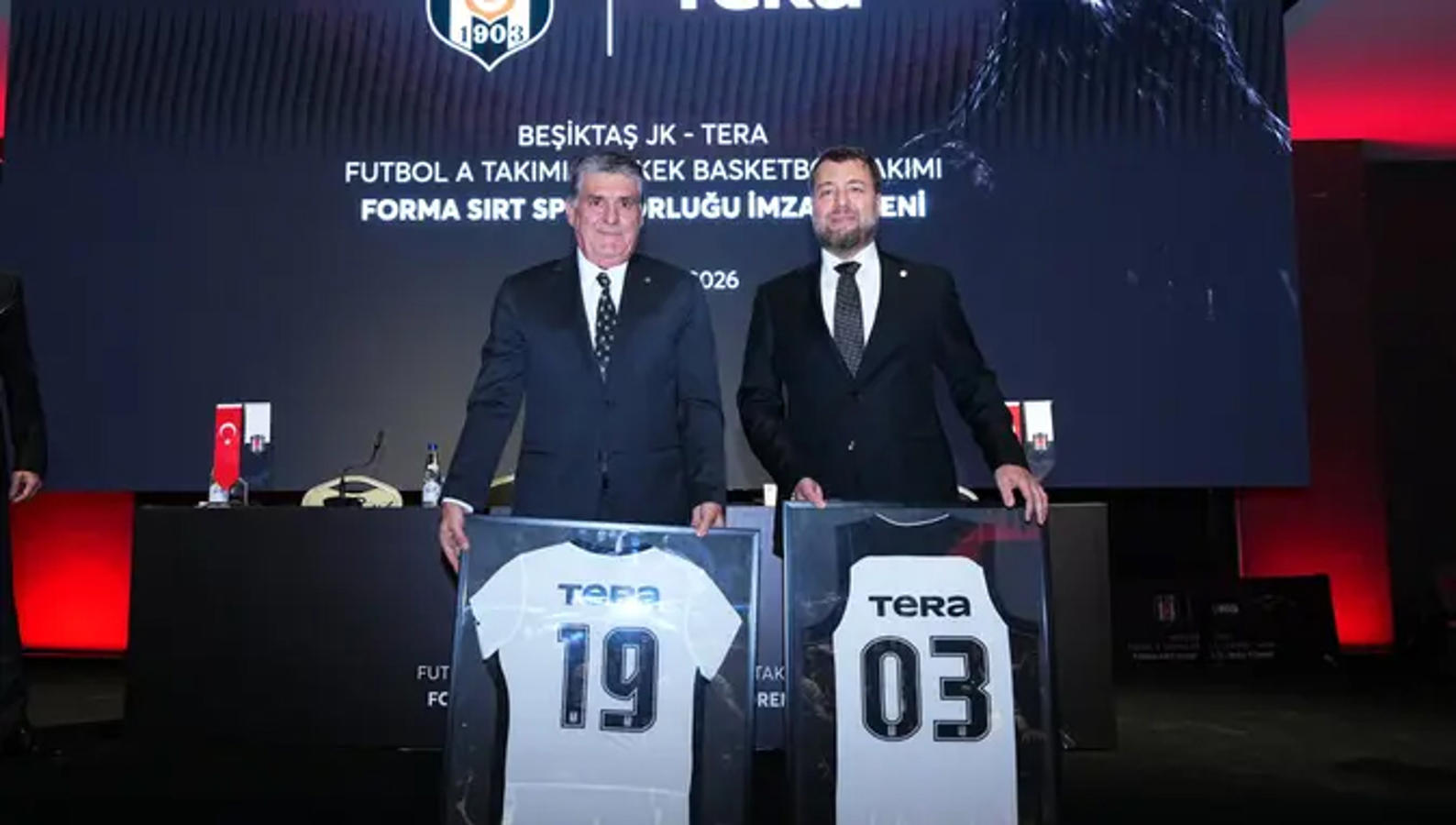 Beşiktaş hisselerinde dikkat çeken 15 günlük hareket: 700 milyon liralık kazanç iddiası 2 Beşiktaş hisselerinde ağustos ayında yaşanan sert hareketler, fon soruşturması kapsamında yeni iddiaları gündeme getirdi.
