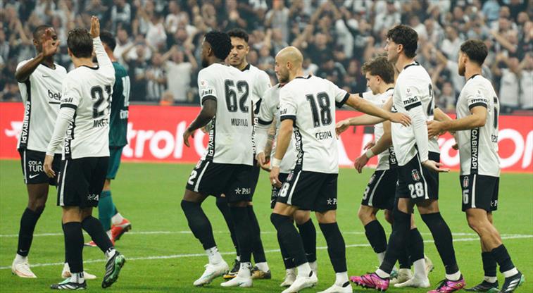 Dusan Vlahovic'siz Beşiktaş Hoffenheim maçına hazır 2 Beşiktaş Hoffenheim maçı öncesinde Vincenzo Italiano, Beşiktaş'ın Avrupa Ligi hedefleri ve kadrodaki eksikler hakkında açıklamalarda bulundu.