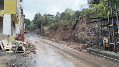 Beşiktaş’ta sağanak sonrası istinat duvarı çöktü! Yol trafiğe kapatıldı 1 İstanbul Beşiktaş’ta şiddetli yağışın ardından Naile Sultan Korusu’nun istinat duvarı çöktü.