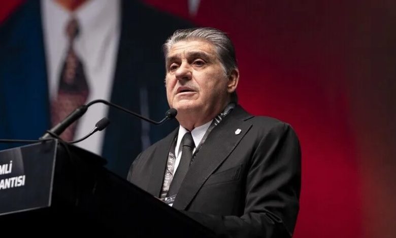 Beşiktaş’ta Serdal Adalı üçüncü kez başkan seçildi 1 Beşiktaş Kulübü’nün olağanüstü genel kurulunda tek aday olarak seçime giren Serdal Adalı, 3 bin 815 oy alarak üçüncü kez başkanlığa seçildi.