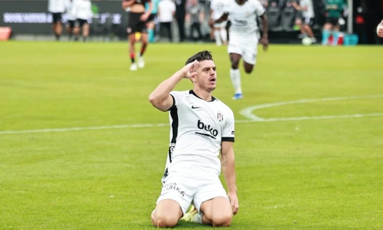 Beşiktaş’ta Milot Rashica şoku! 1 Kosova Milli Takımı’nda sakatlanan Milot Rashica’nın sağ uyluk üst adalesinde gerilme ve kanama tespit edildi.